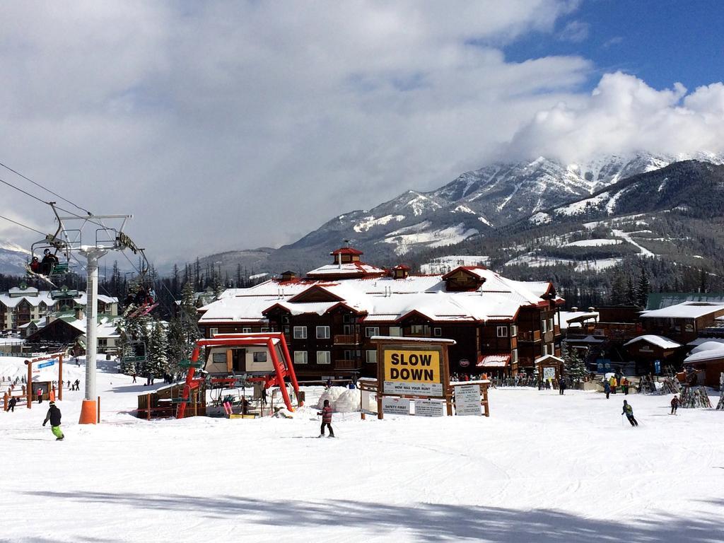 Cornerstone Lodge By Park Vacation Management Fernie Exterior photo