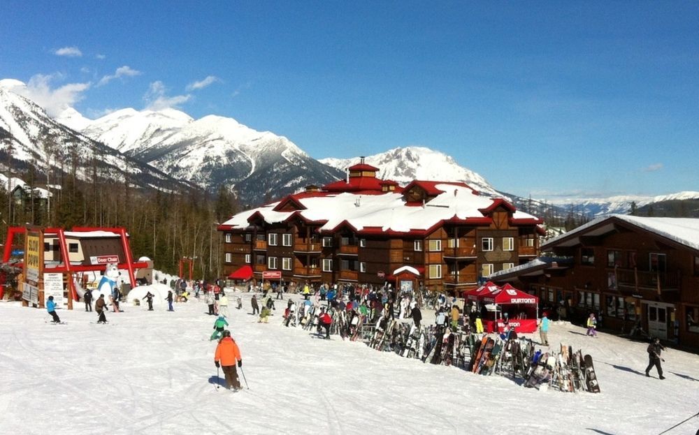 Cornerstone Lodge By Park Vacation Management Fernie Exterior photo