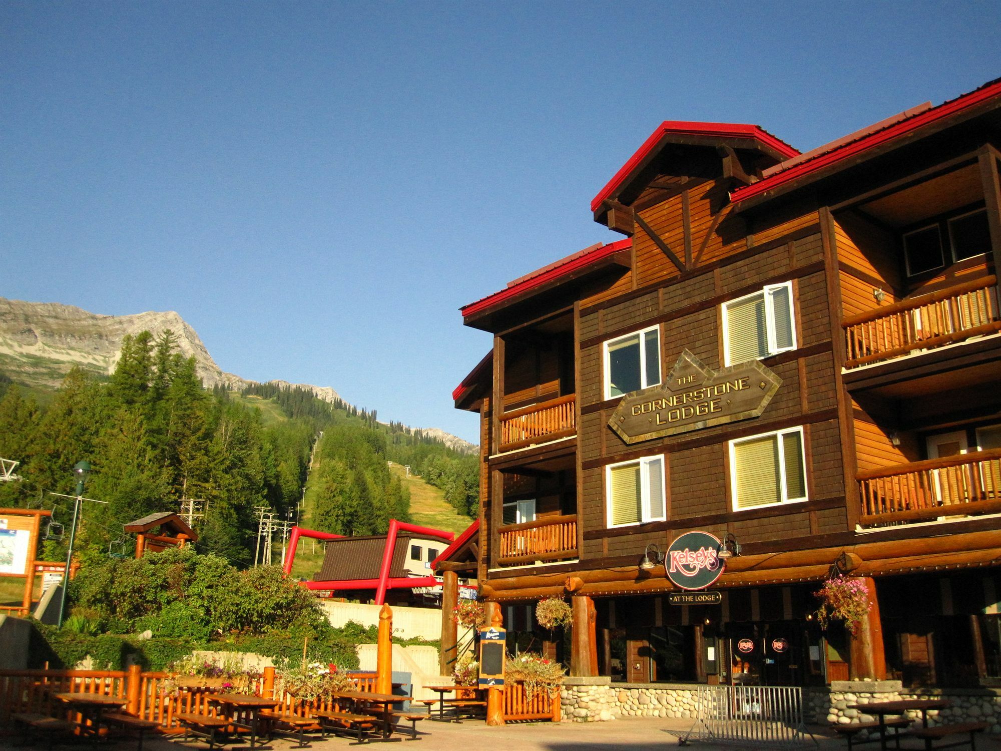 Cornerstone Lodge By Park Vacation Management Fernie Exterior photo